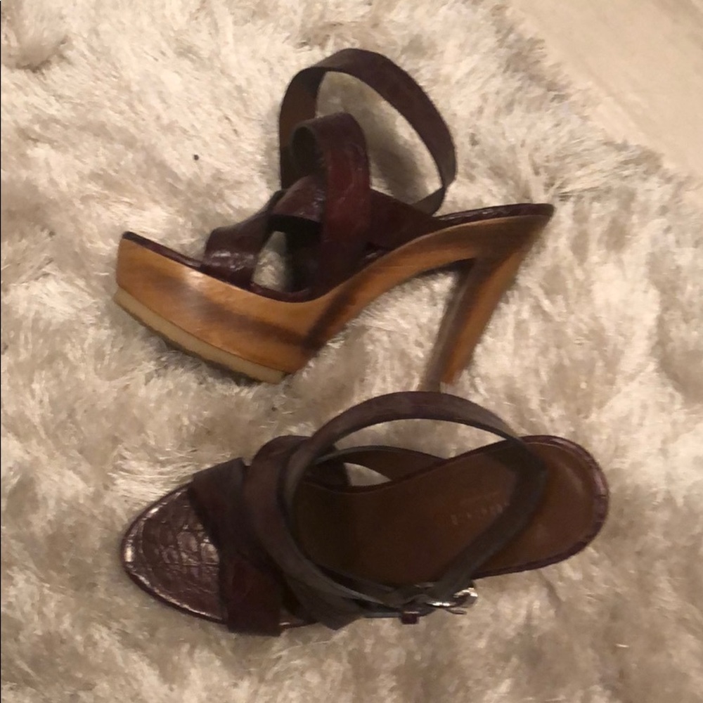 Brown leather Gucci heels